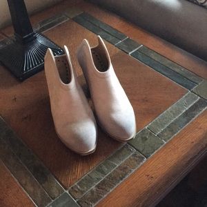 Chinese Laundry Kelso Split Suede Mule Bootie
